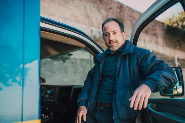 Екипът на МастерТруб — опитни и усмихнати водопроводни специалисти в работно облекло